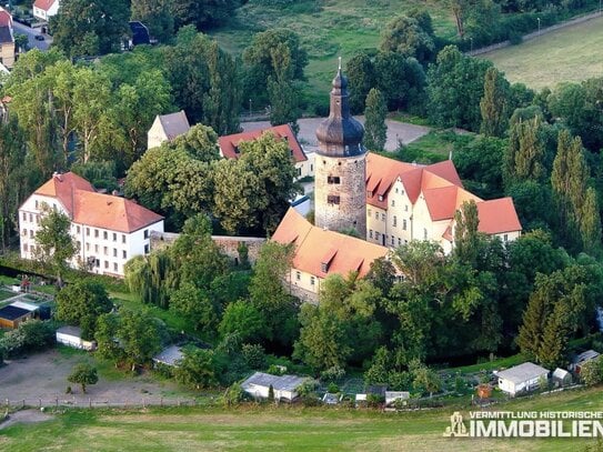 Sanierte Burg-Hotel-Anlage mit Restaurant - an der Elbe