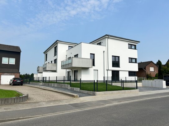 ***HAUS IM HAUS*** Gartenwohnung über 2 Etagen - Terrasse & Dachloggia - KFW 40 - schlüsselfertig - Winter/2024