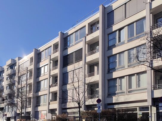 Lichtdurchflutete 1-Zimmer-Wohnung mit Balkon & Tiefgaragenstellplatz in Bestlage nahe dem KaDeWe