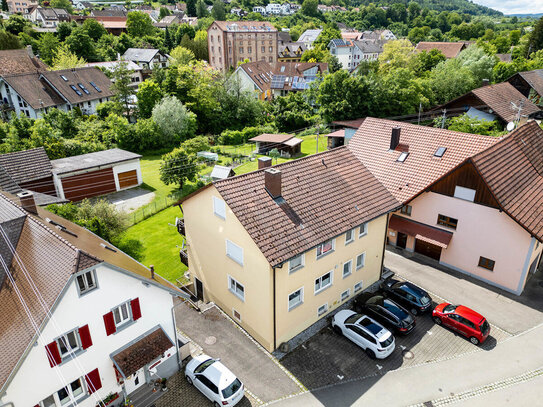 Wahlwies! Einladendes 2-Familienhaus mit Ausbaumöglichkeit in ruhiger Lage