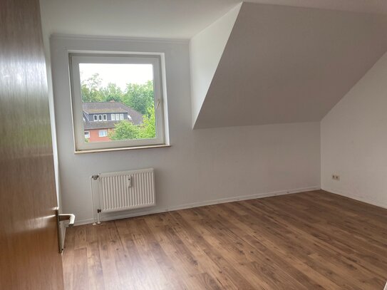 2-Zimmer- Wohnung mit Gartennutzung in einem freistehenden Haus (6 Wohnparteien gesamt)