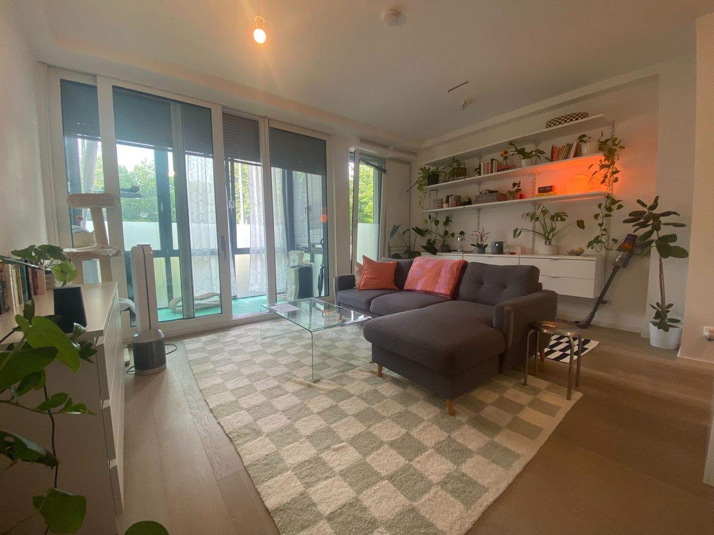 Schwabing-West: Geräumiges Apartment mit Wintergarten