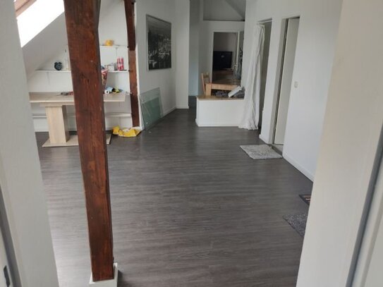 DG-Wohnung, 4 Zimmer- 120m²-zentral-nähe EZB