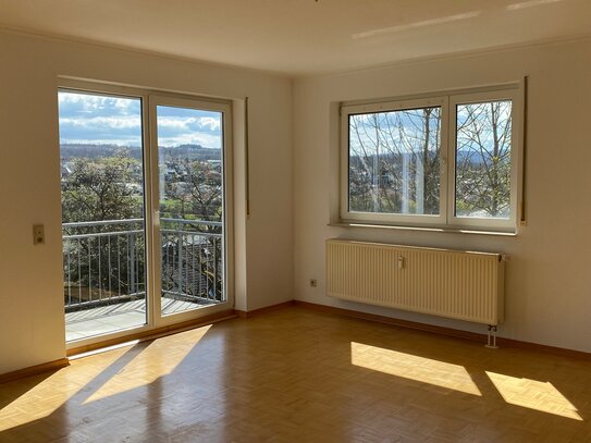 schöne Dreizimmerwohnung mit Saarblick