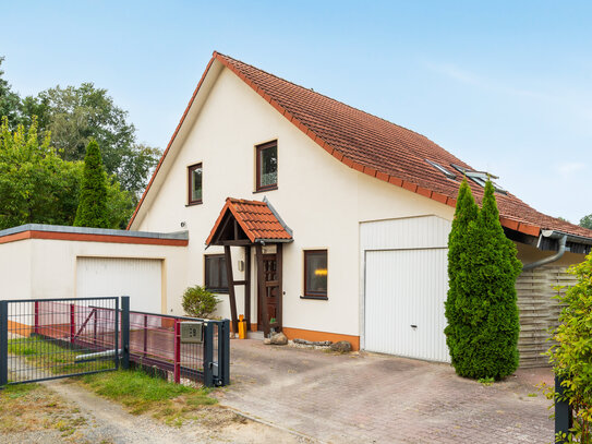 Einfamilienhaus in Storkow - Garagen, Fußbodenheizung, Gästebad mit Dusche, Kamin, Rollladen usw.