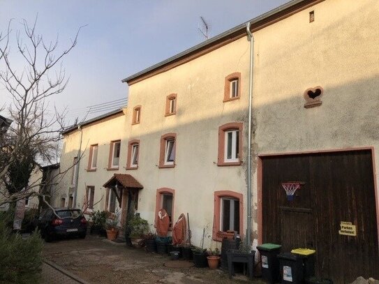 Bauernhaus in ruhiger Lage mit Scheune