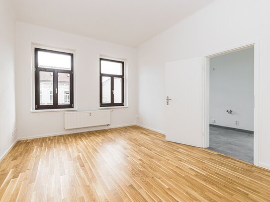 Frisch renovierte 2-Zimmer-Altbauwohnung mit Balkon und modernem Dusch-/Wannenbad