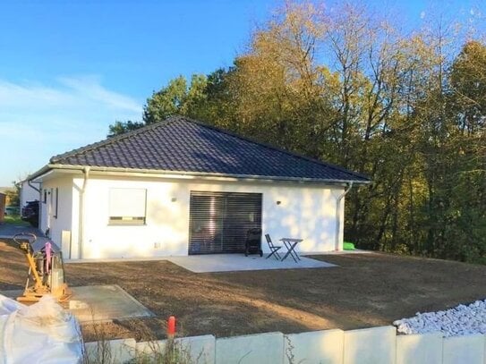 Modernes Bungalow-Doppelhaus in bester Lage von Flammersfeld – Komfortables Wohnen auf einer Ebene