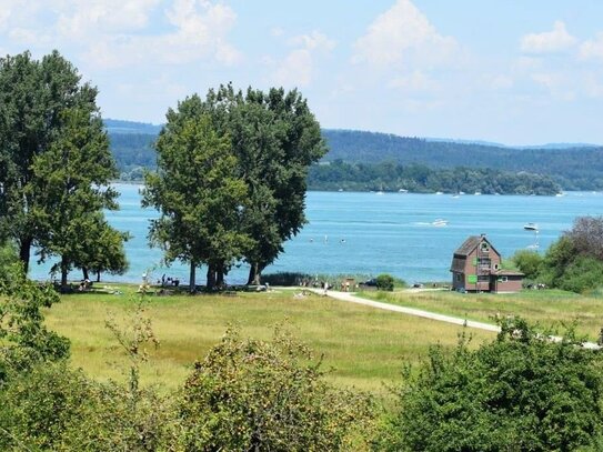 Uneingeschränkter und unverbaubarer Seeblick direkt am Naturschutzgebiet.