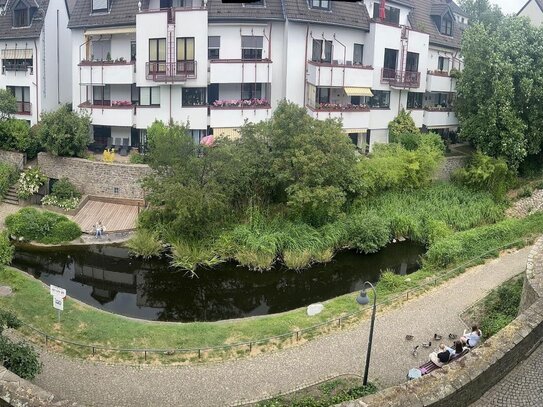 Lichtdurchflutete 4- Zimmer-Maisonetten Wohnung im Herzen von Ratingen.