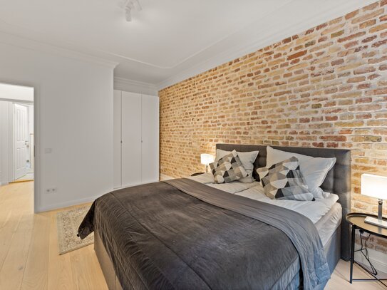 Luxurious, freshly renovated 4 room apartment in Prenzlauer Berg in the heart of Berlin