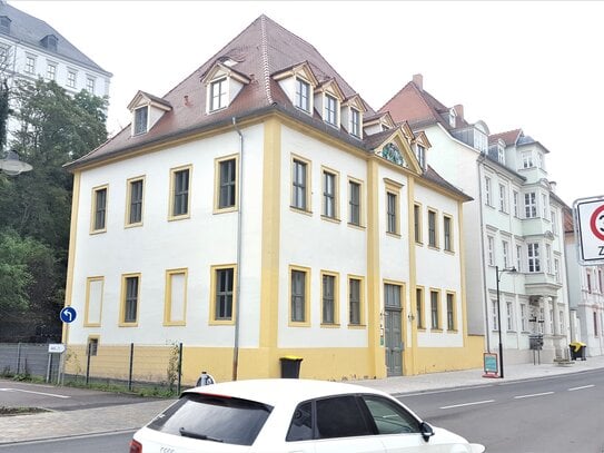 Tolle Zwei-Raum-Wohnung mit Balkon und Pkw-Stellplatz zu Füßen des Schlosses in Weißenfels