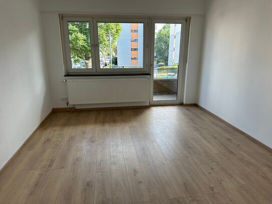 Von Privat schöne kernsanierte helle 2-Zimmer-Wohnung, mit 2 Balkon modernes Bad