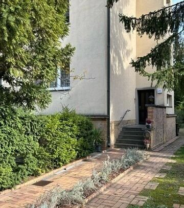 Wunderschöne Dachgeschosswohnung in Lichterfelde mit Wohnküche, Terrasse & Garten