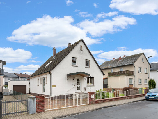 Familienglück - Freistehendes Einfamilienhaus mit großem Garten!