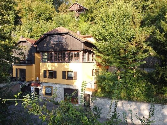 Stadtrand von Regensburg, Liebhaberobjekt - Landhaus mit Hanggrundstück