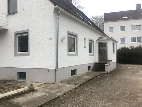 Neu saniertes, renoviertes 8-Zi.-Einfamilienhaus in Augsburg