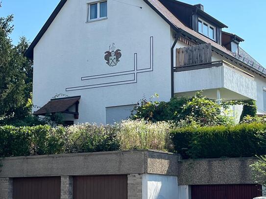 Großzügiges 1-2-Fhs. mit 2 großen Garagen und schönem Garten in guter Lage von Stuttgart-Luginsland