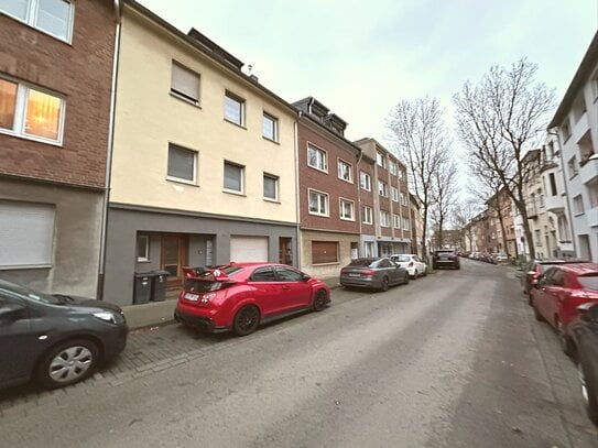 5- Familienhaus mit Baugrundstück, Halle und Garage