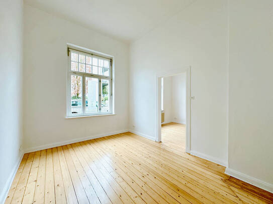 Erstbezug nach Renovierung! Großzügige 4-Zimmer-Wohnung in klassischem Altbau