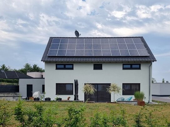 Traumhaus mit hervorragender Ausstattung - Hier müssen Sie nur noch einziehen!