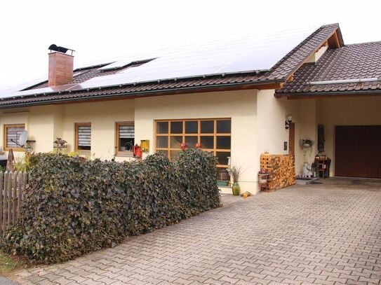 Vermietet und zukunftsträchtig! 3-Parteien-Haus mit PV-Anlage und großem Garten