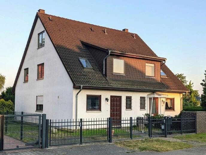 Renovierte Doppelhaushälfte mit Garten in Berlin-Mahlsdorf