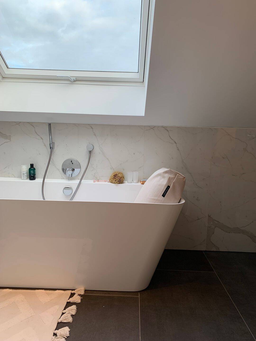                                                               Stilvolle Dachgeschosswohnung mit gro&szlig;em Balkon                                                       in Eltmann (Haßberge)