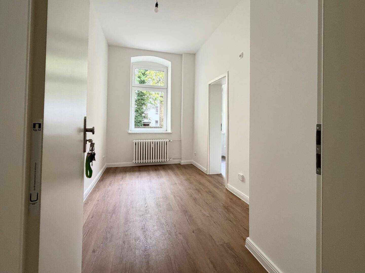 Frisch saniertes Studio im EG; zentral in Moabit - inkl. Einbauküche - Photo 1