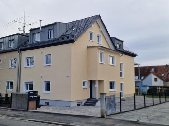 Mieten macht glücklich: Erstbezug 4 Zimmer / Küche / Bad - Wohnung in Toplage mit ca. 200 qm Garten