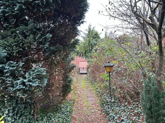 Baugrundstück in Wohnsiedlung von Billstedt Top Lage, aber verwildertes Grundstück + Haus zum Abriss