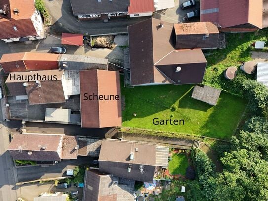 Einfamilienhaus mit Nebengebäude und Garten in Schotten zu verkaufen.