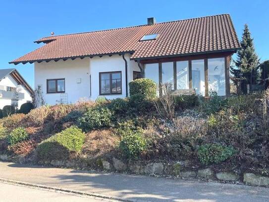 Eine besondere Immobilie! Traumhaus mit Terrasse & Garten in sonniger Lage!