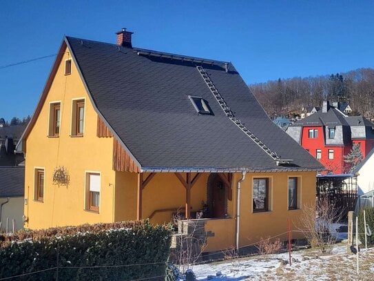 Einziehen und wohlfühlen - Geräumiges Haus mit Gartenparadies in Beierfeld!