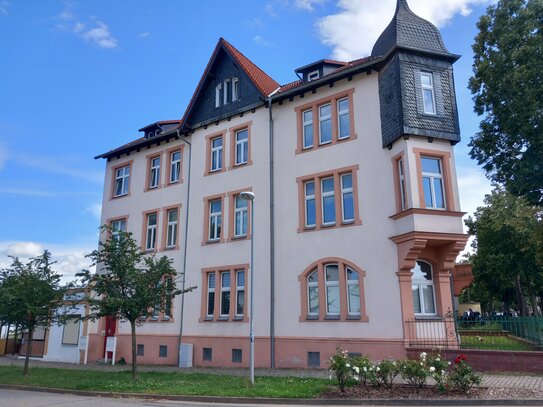 Großzügige 2-Raum-Wohnung im schönen Altbau