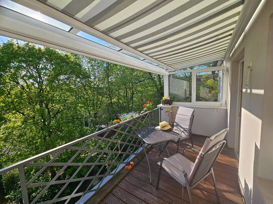 Traumhafte , großzügige helle End - Etage in Gründerzeitvilla mit Loggia ( 117 m²) und Möblierung! Ab sofort frei / als…
