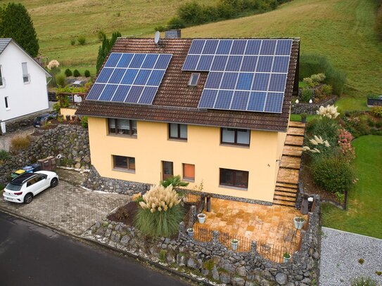 Großes Haus mit wunderschönem Garten und viel Potential in Randlage zum Wald