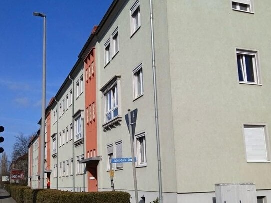 Hier werden Wohnträume wahr! Hübsche renovierte 3- Raum-Wohnung in der 1. Etage links in Gera