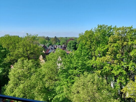 Sethweg in Hamburg-Niendorf: Frei verfügbare 1,5 Zi-Wohnung mit SW-Balkon auf großem Grundstück in guter Wohnlage zur K…