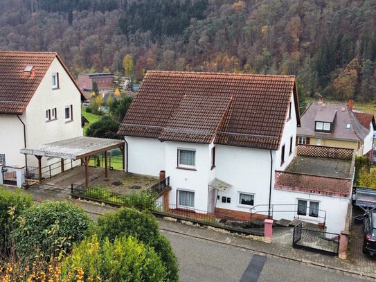 Sanierungsbedürftiges Mehrfamilienhaus mit Potenzial