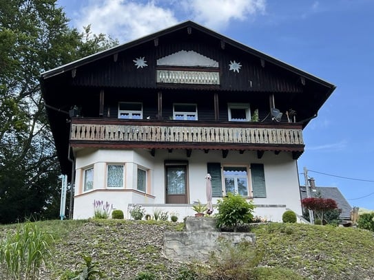 Familienidylle- Zweifamilienhaus mit großem Garten und wunderschönem Ausblick