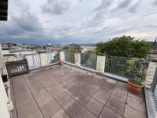 Was für ein Ausblick! 4 Raum Dachgeschoss-Wohnung mit Terrasse!