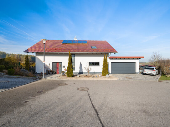 Modernes Einfamilienhaus mit Pool und traumhaftem Ausblick