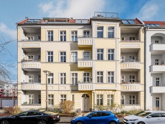 Eigentumswohnung im Altbau mit Loggia - im Dörpfeld-Kiez