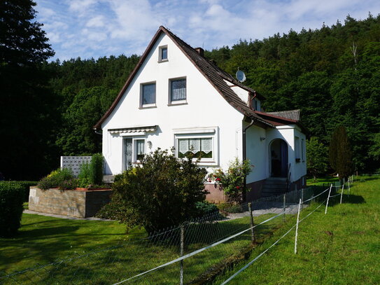 Einfamilienhaus mit zusätzlicher Wohnung im Nebengebäude. Keine Käuferprovision!