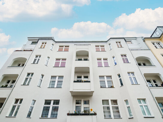 Schönes Altbau-Investment: Vermietete 3-Zimmer-Wohnung mit Süd-Balkon