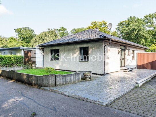 Schöner Bungalow mit zwei Garagen und Garten in Kerpen !