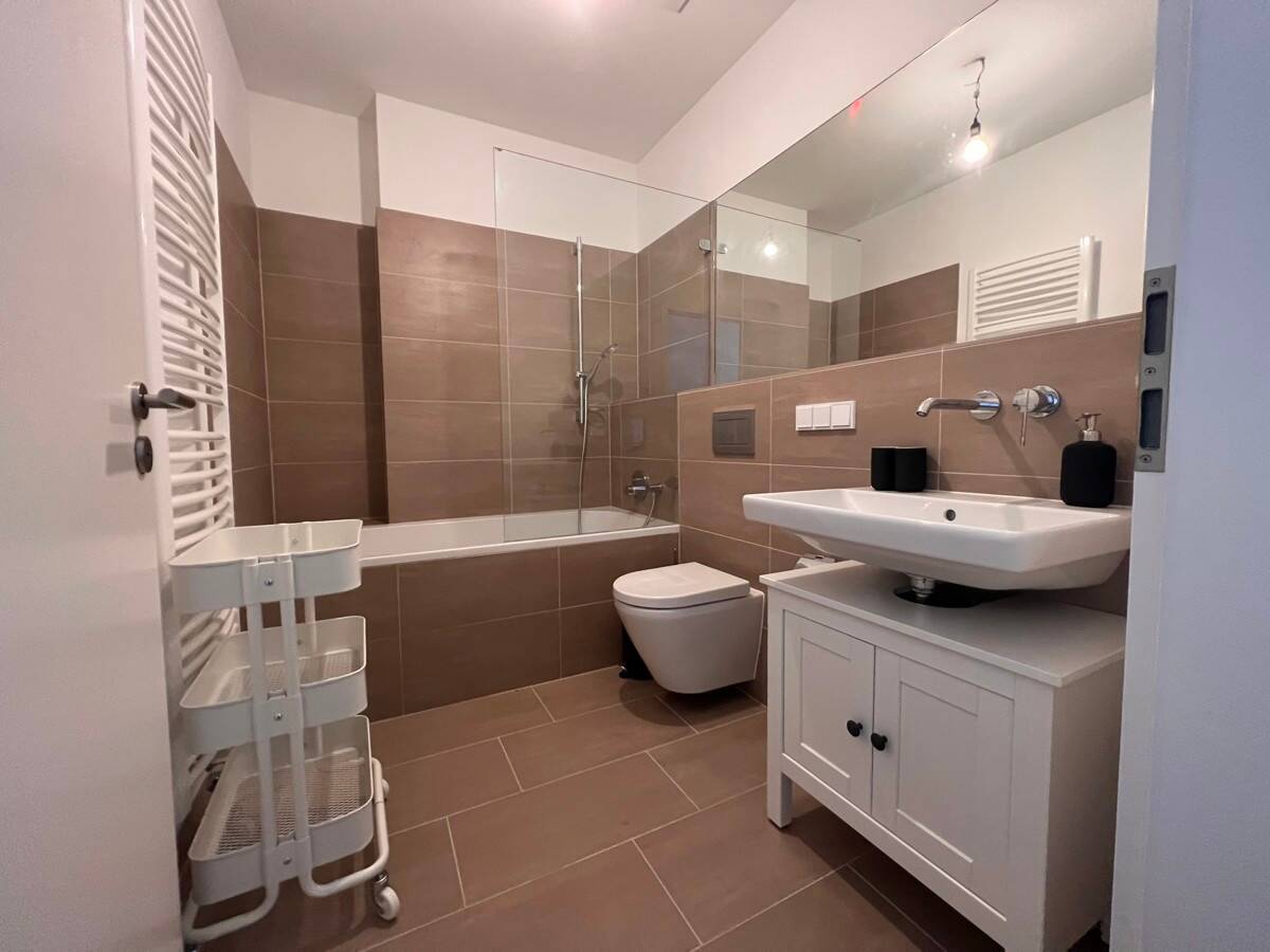 OFFENE BESICHTIGUNGEN DIESE WOCHE: Mitte: NEUBAU 2-Zi, 48m², W-Bad, bodentiefe Fenster, PER SOFORT - Photo 1