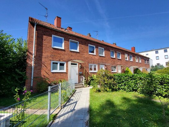 Modernisiertes 5-Zimmer-Reihenendhaus mit Vollkeller und Garten in Lübeck-Marli (Nähe Kaufhof)