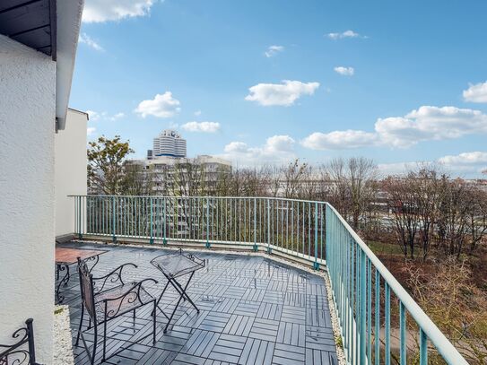 Hochwertig renovierte Dachterrassenwohnung zwischen Luitpold-/und Olympiapark. Schwabing-West